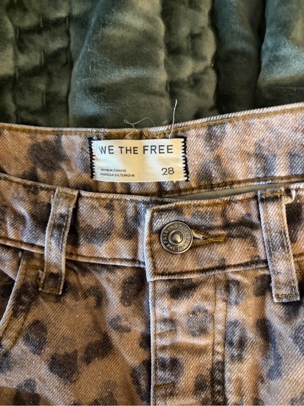 We The Free Good Luck Printed Barrel Jean, size 28 short, worn once, fit like 27 - Picture 6 of 11